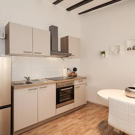 Kalelarga Apartment