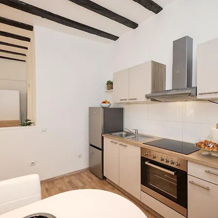 Kalelarga Lejlighed *